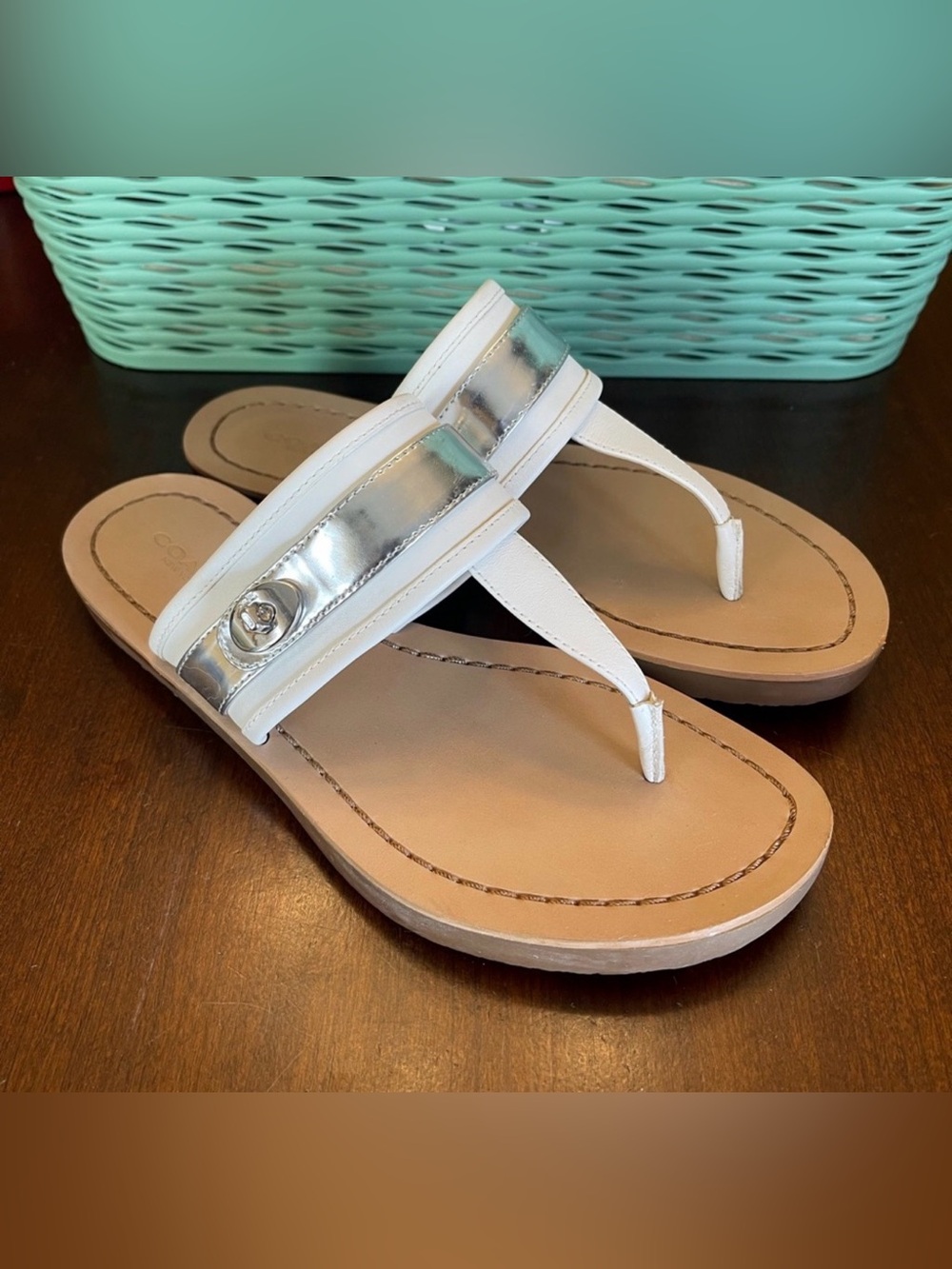 COACH Eileen Turn lock Slide Sandals Flip Flops SZ 6.5 B Color White